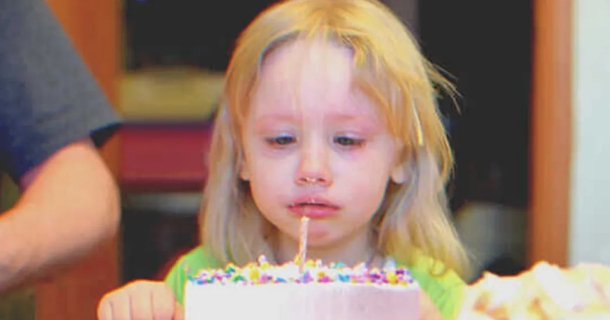 Adoptiertes Mädchen weint, als sie ihre allererste Geburtstagstorte sieht, bekommt am nächsten Tag 40.000 Euro vom leiblichen Papa – Story des Tages